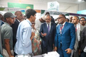 Photos du stand de la CAMEC au salon accompagnant le Forum régional sur l’investissement dans le secteur de la santé, organisé les 13 et 14 juillet 2026 au Palais des Congrès de Nouakchott. CAMEC au cœur de l’événement